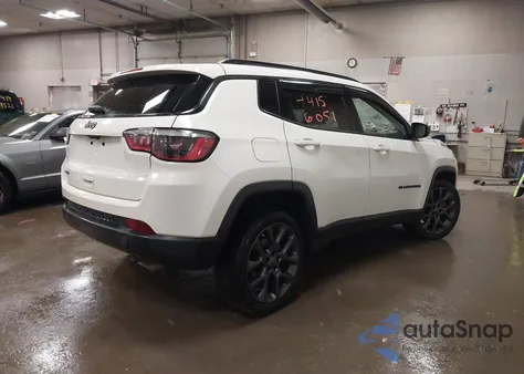 2021 Jeep Compass 80Th Anniversary 4X4 z USA, uszkodzony, nr VIN 3C4NJDEB8MT589358